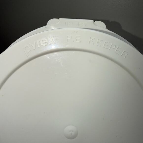 Vintage Pyrex Pie Keeper 9" Hinged Lid Clam Shell Plastic Transport Container - Picture 4 of 8